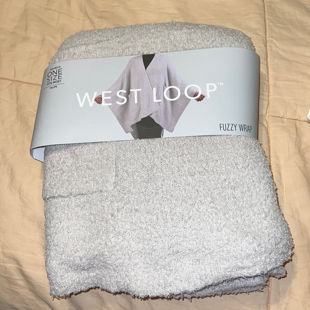 NWT West Loop Taupe Fuzzy Wrap O/S